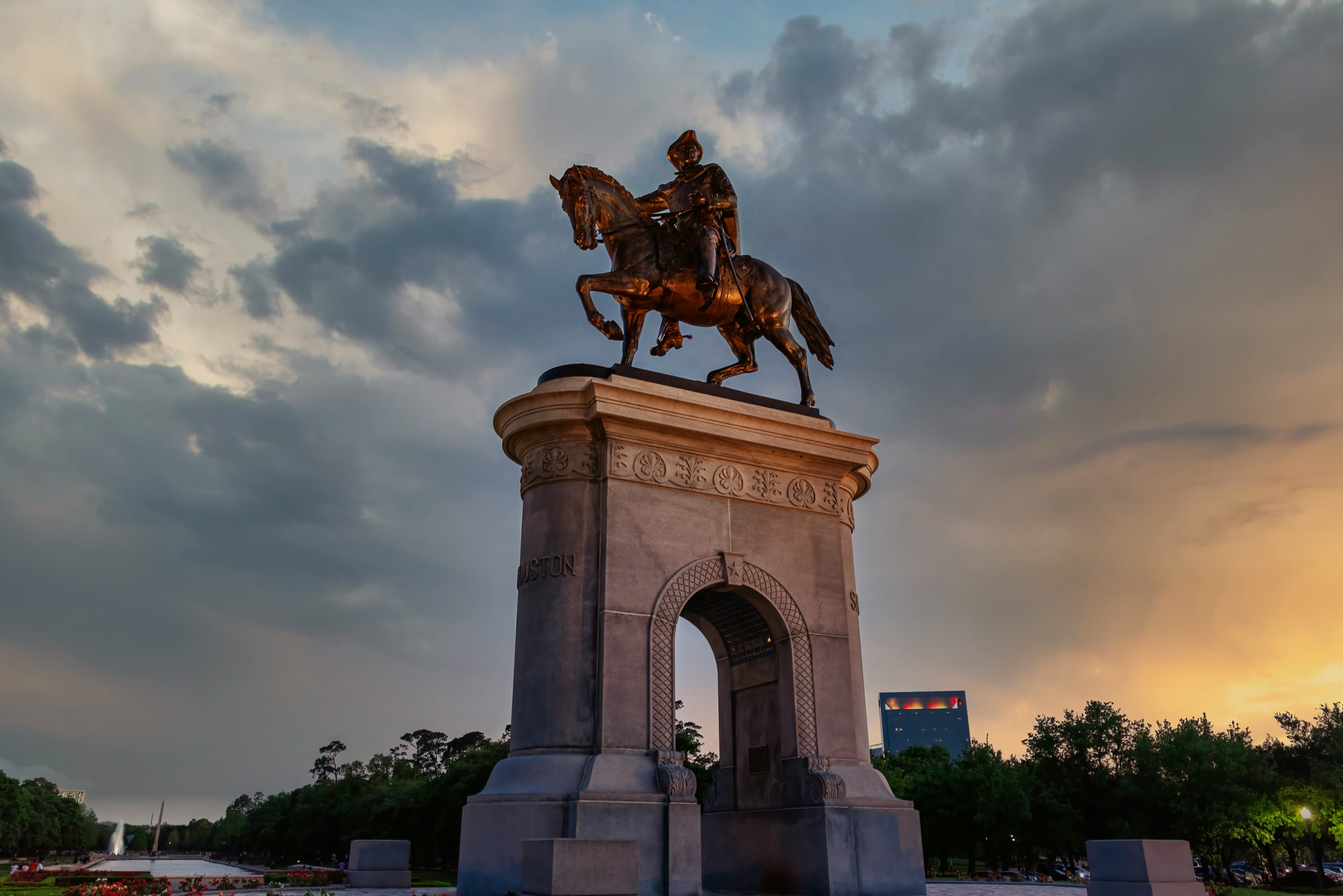 Best restaurants in Houston - Discover top dining spots and local cuisine in Houston, United States